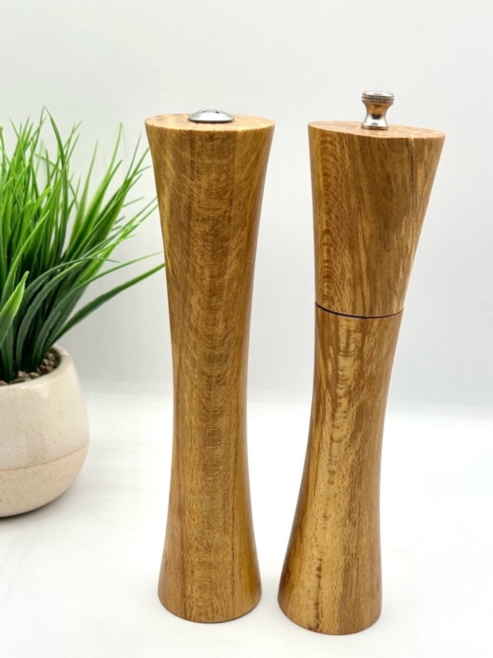 Pair of Crate&Barrel Salt & Pepper Mill. Mango Wood, Contemporary design. USA